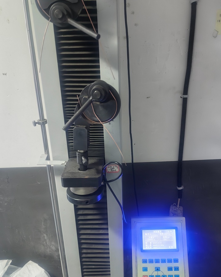 Vertical conductor break-load testing machine with digital display